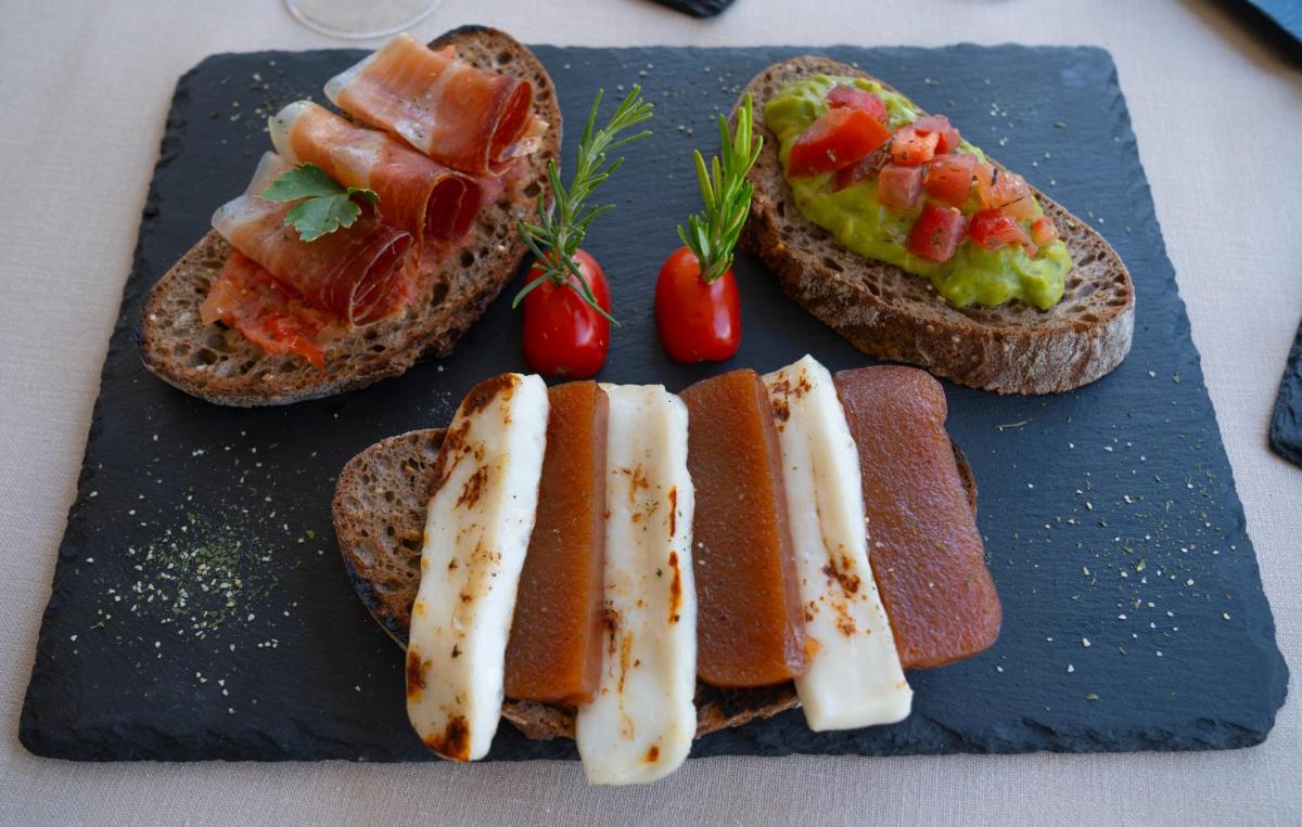 Comida en o cerca de este hotel
