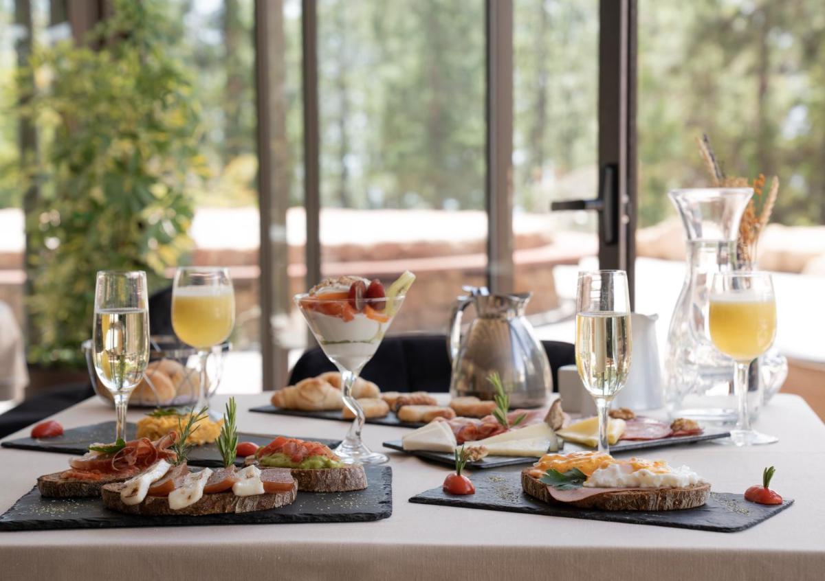 Comida en o cerca de este hotel