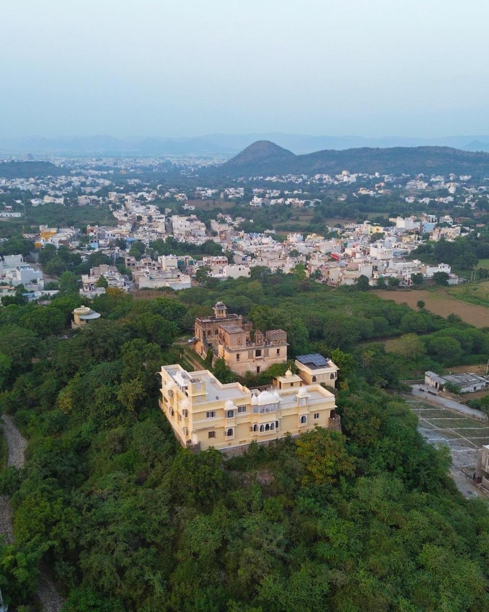 Titardi Garh- 18th Century Castle Homestay - Housity