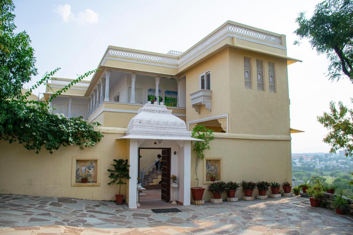 Titardi Garh- 18th Century Castle Homestay - Housity