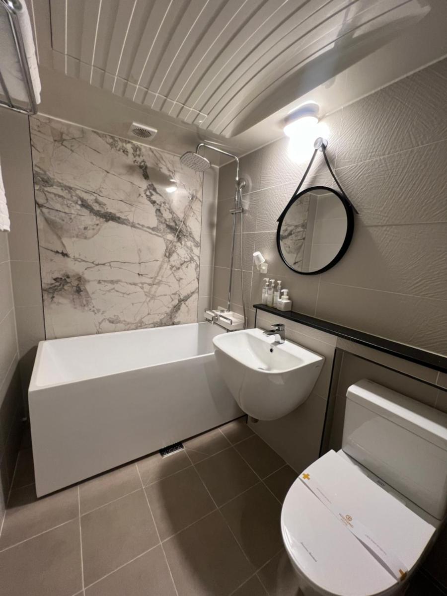 Suitetrails - Geoje Highend Hotel