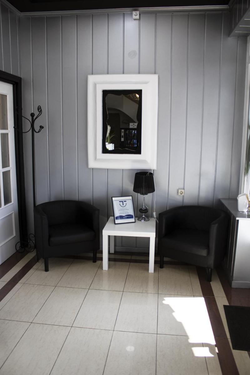 Hostal Valdepeñas by Bossh! Hotels - Housity
