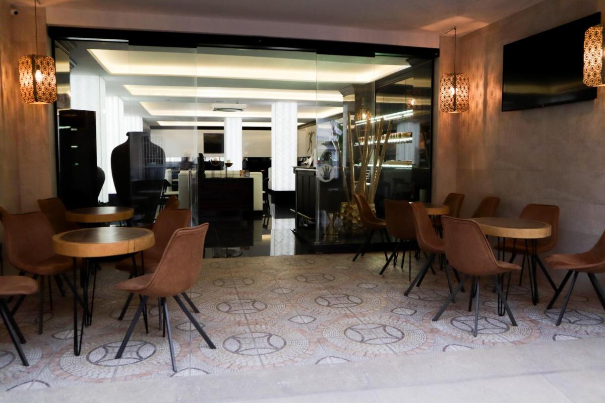 Hotel Benetusser - Housity