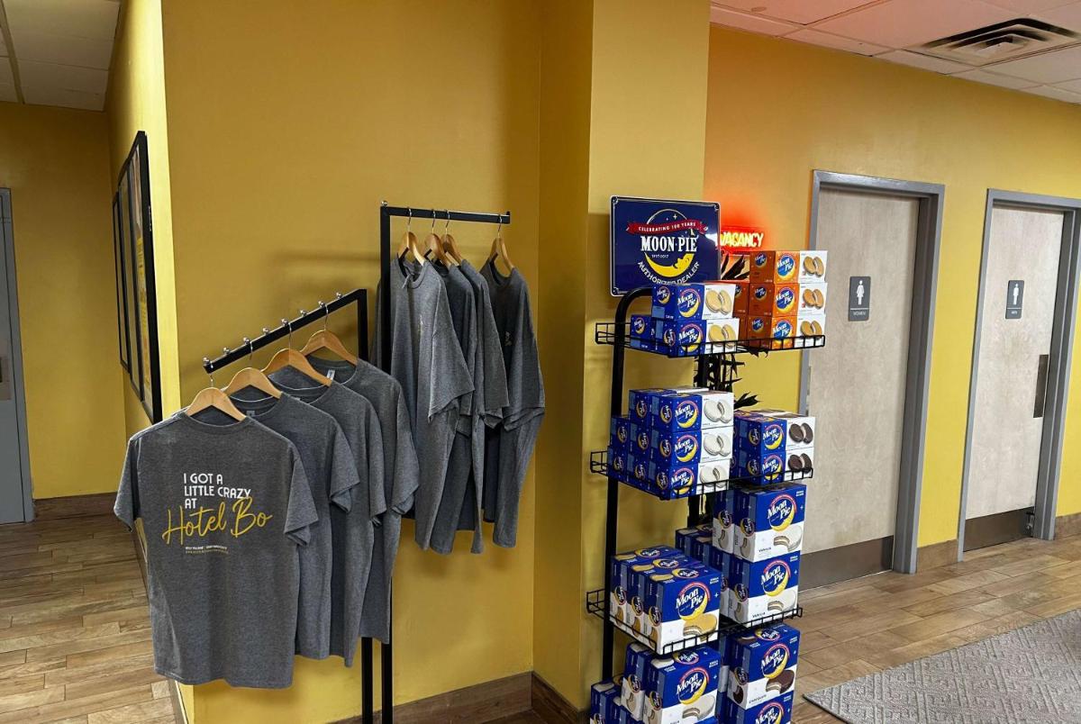 Hotel Bo, a Days Inn by Wyndham Chattanooga Downtown - Housity