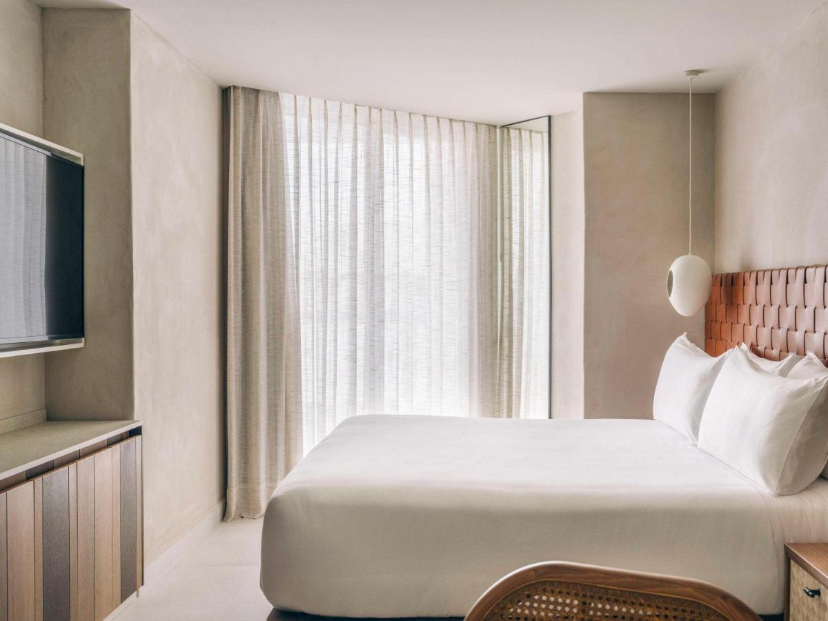 Cama o camas de una habitación en Mondrian Ibiza