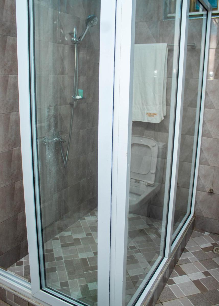 Jackie Grand Hotel - Housity