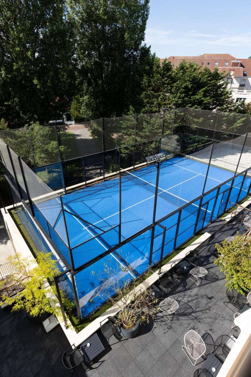 Tennis ou squash au sein de l'hôtel ou à proximité