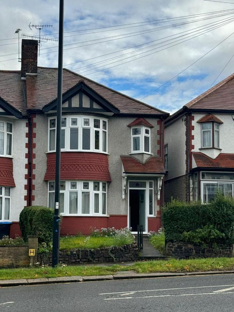 Smart ROOMS Easy access to Central London By Piccadilly Line - Housity