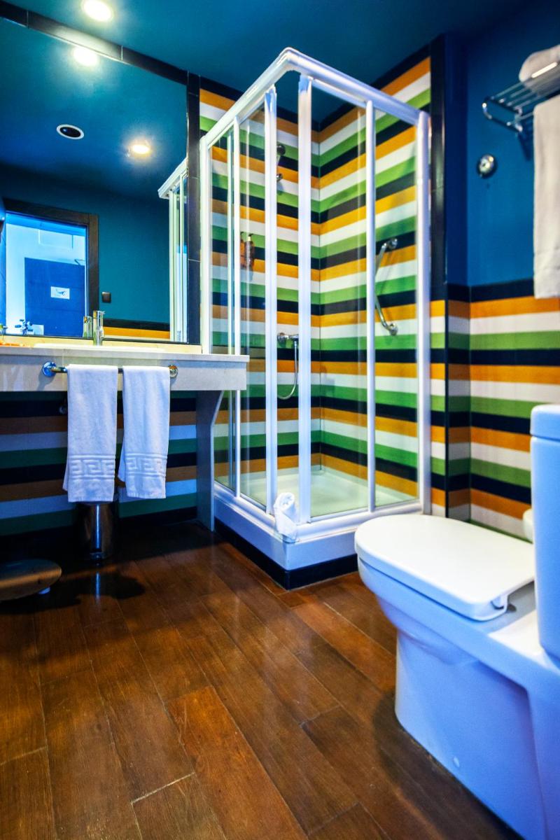 Un baño de Hotel Ritual Torremolinos- Adults Only