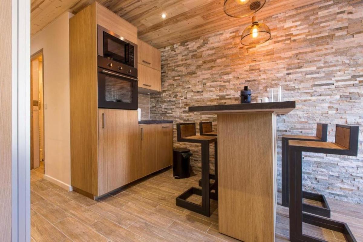 Cuisine ou kitchenette dans l'établissement Résidence Le Domaine du Jardin Alpin - Courchevel 1850
