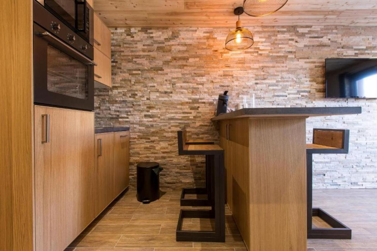 Cuisine ou kitchenette dans l'établissement Résidence Le Domaine du Jardin Alpin - Courchevel 1850