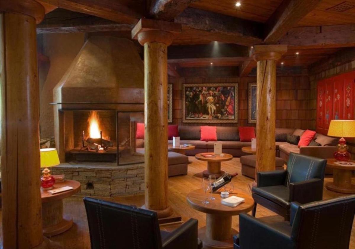 Coin salon dans l'établissement Résidence Le Domaine du Jardin Alpin - Courchevel 1850