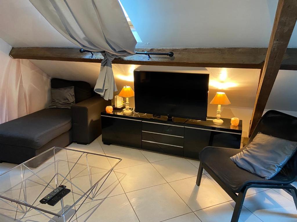 studio cosy à 35 mn de Paris. - Housity
