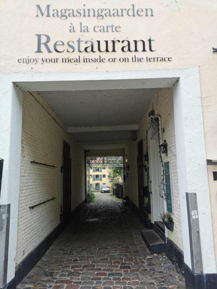 Big apartment on the town square - Housity