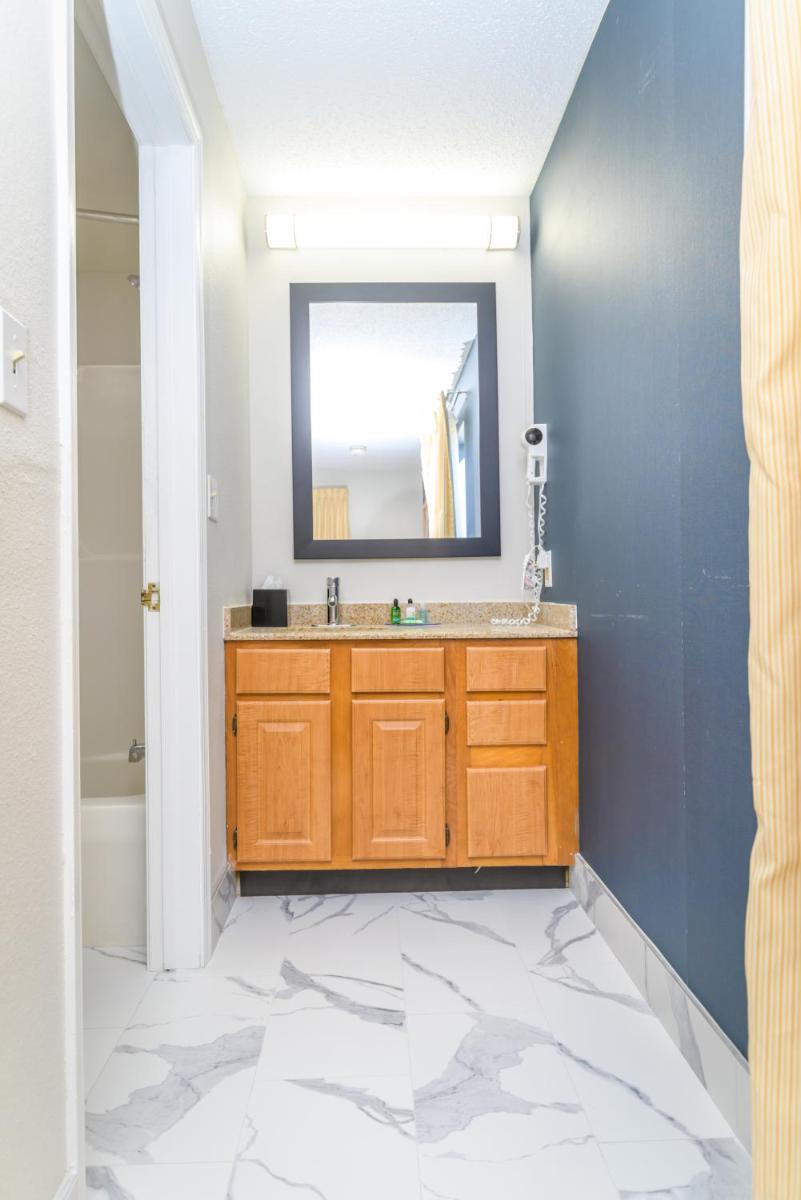 Philadelphia Suites at Airport - An Extended Stay Hotel - Housity