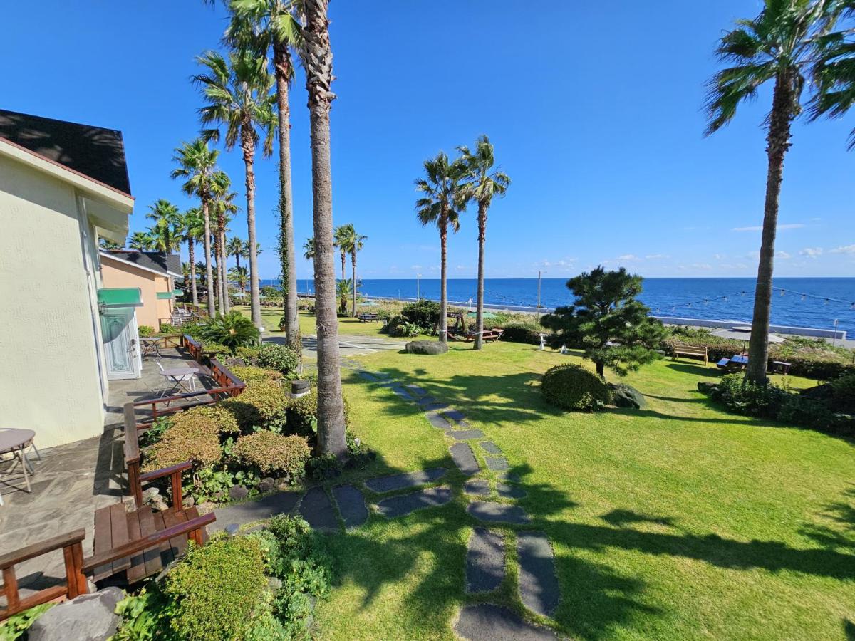 Old Man And Sea - Housity