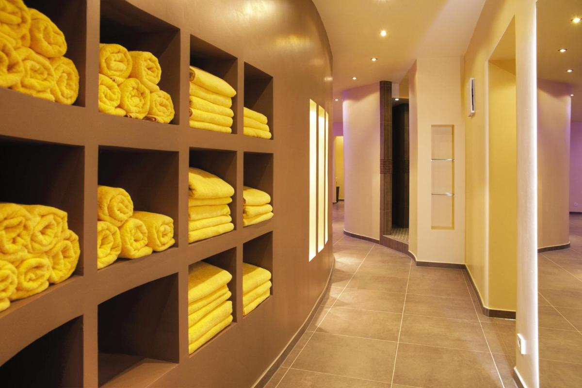 Landhotel Hauer - Housity