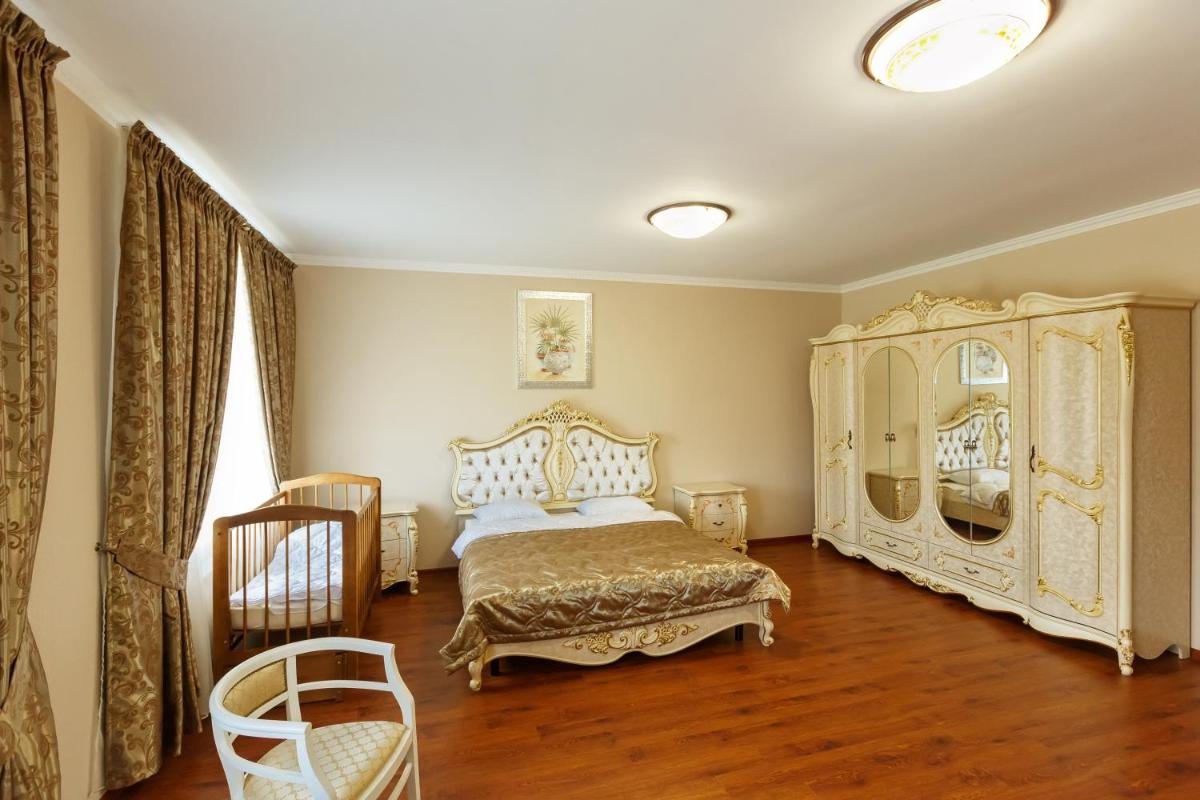 Alexandrovskaya Sloboda Hotel - Housity