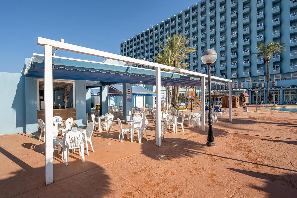 Un restaurante o sitio para comer en Hotel Playas de Guardamar