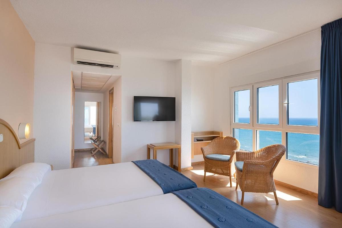 Una televisión o centro de entretenimiento en Hotel Playas de Guardamar