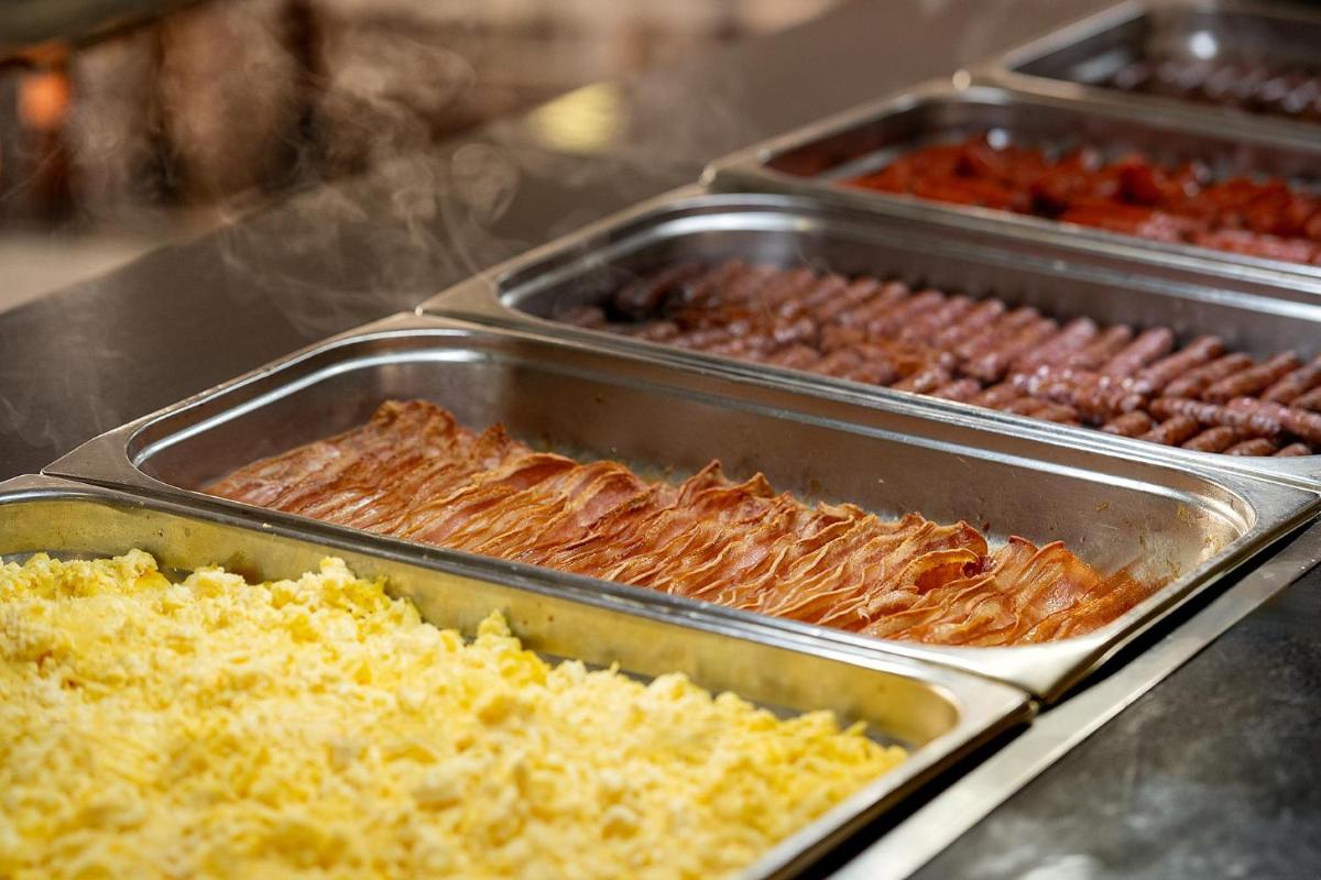 Comida en o cerca de este hotel