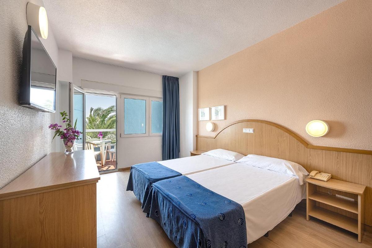 Cama o camas de una habitación en Hotel Playas de Guardamar