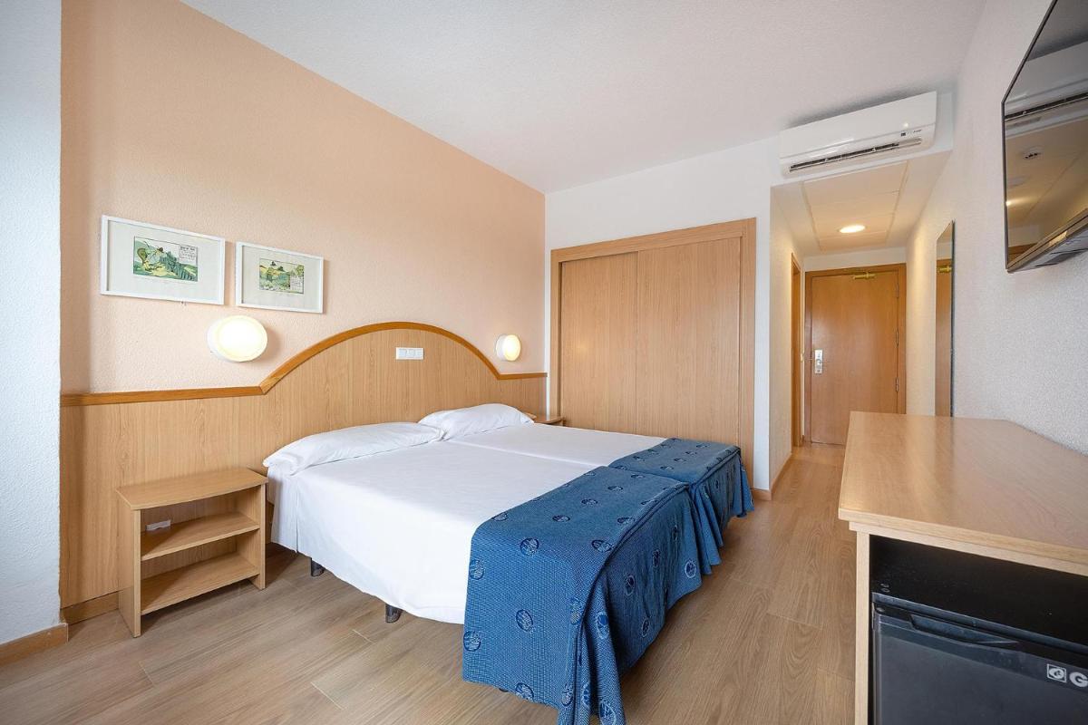Cama o camas de una habitación en Hotel Playas de Guardamar