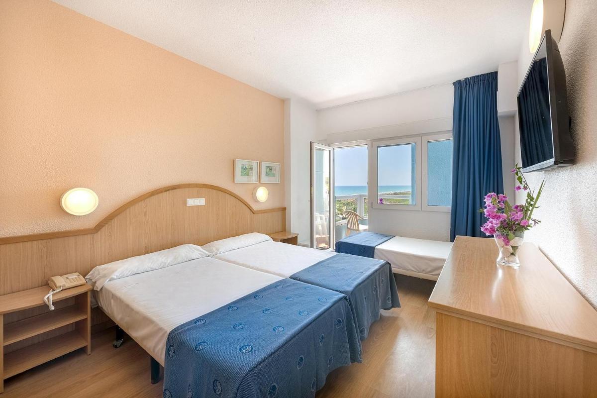 Cama o camas de una habitación en Hotel Playas de Guardamar