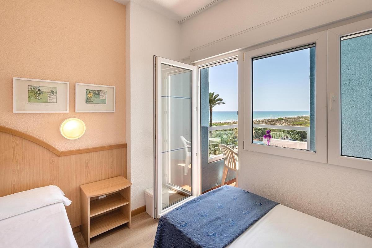Cama o camas de una habitación en Hotel Playas de Guardamar