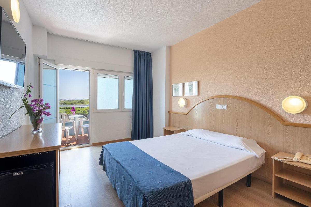 Cama o camas de una habitación en Hotel Playas de Guardamar