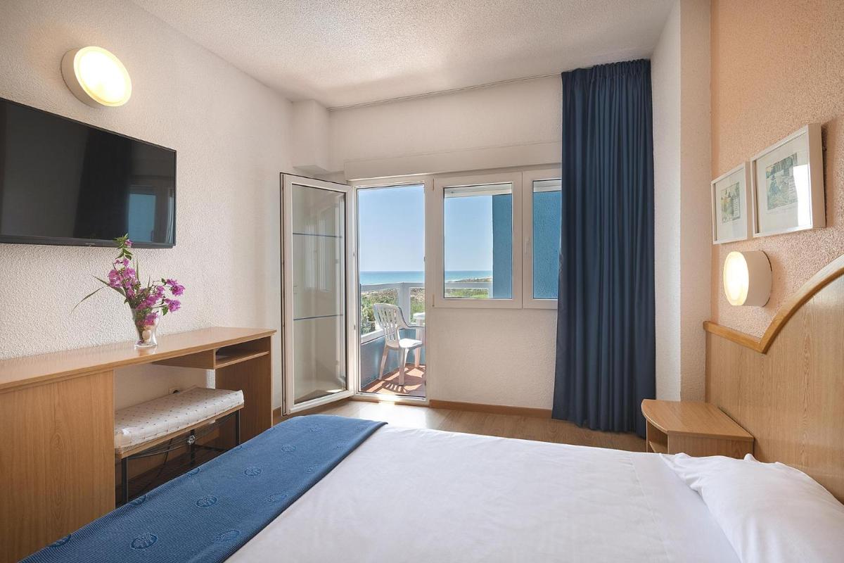 Cama o camas de una habitación en Hotel Playas de Guardamar