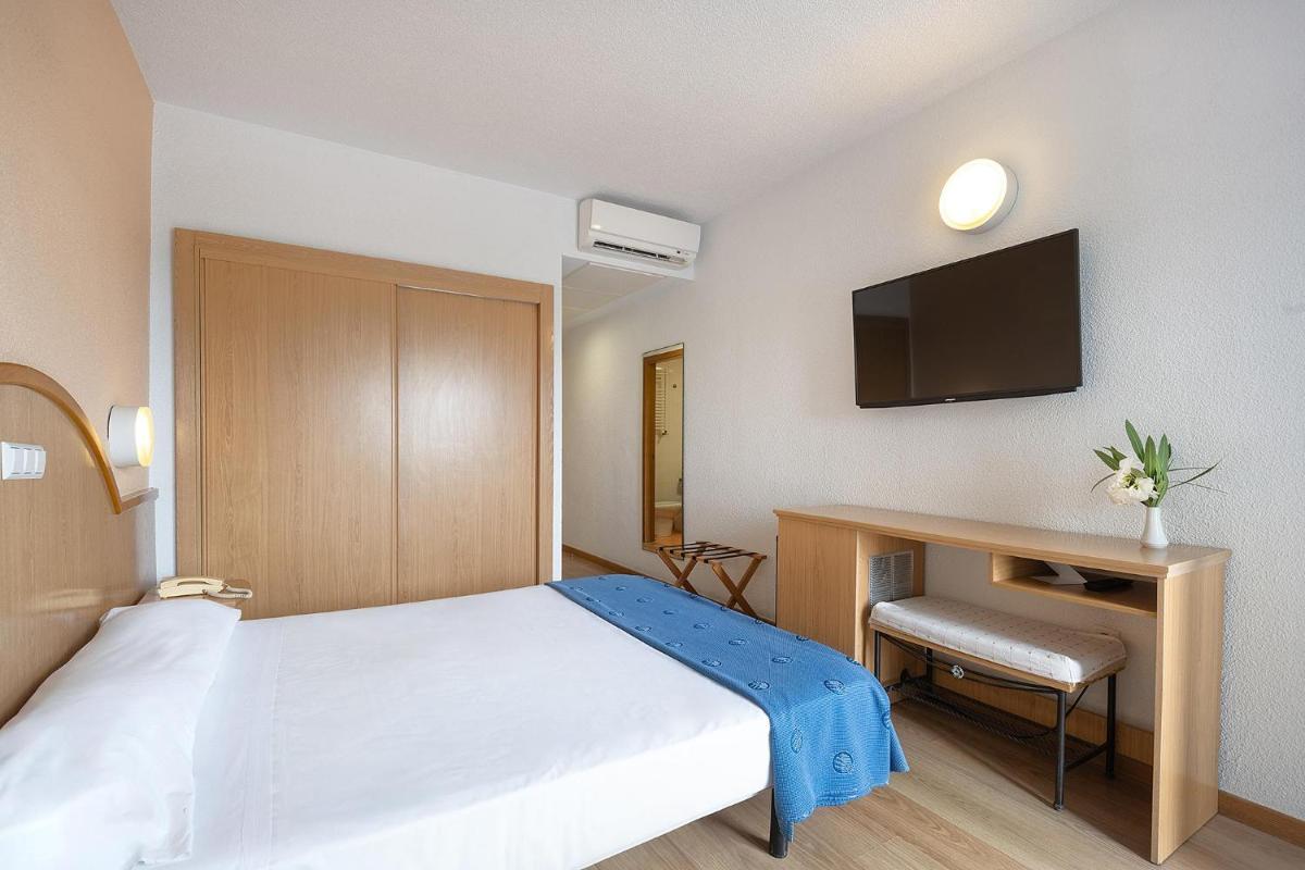 Cama o camas de una habitación en Hotel Playas de Guardamar