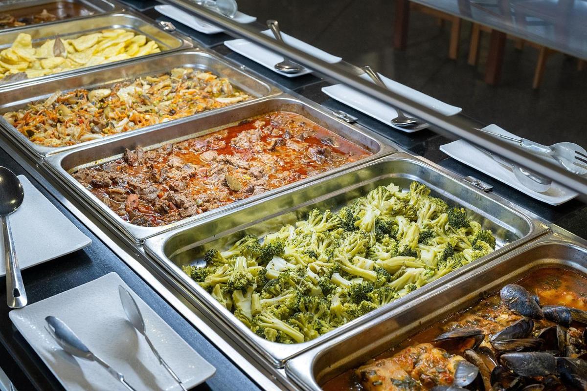 Comida en o cerca de este hotel