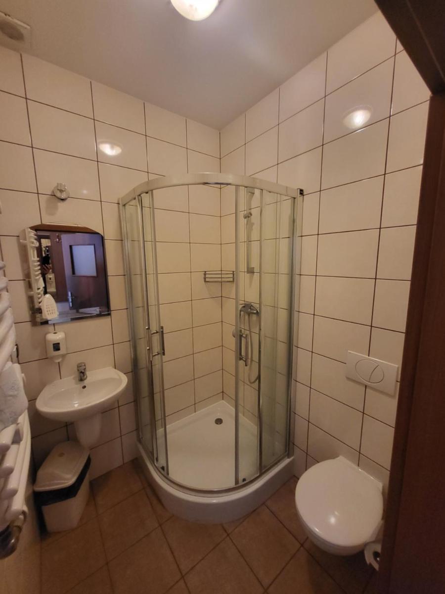 Hotel Parkowy - Housity