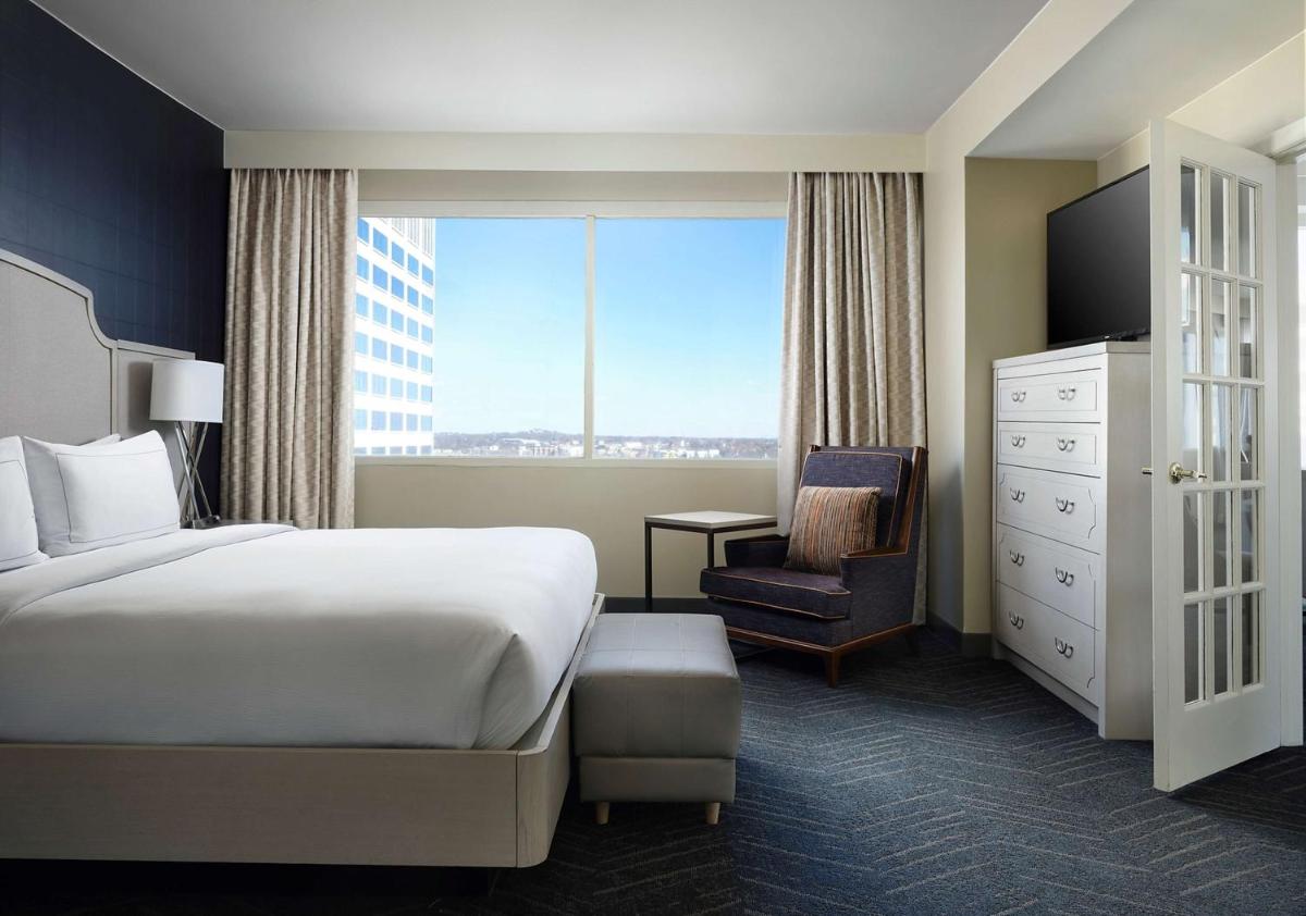 DoubleTree by Hilton Hotel Nashville Downtown - Housity