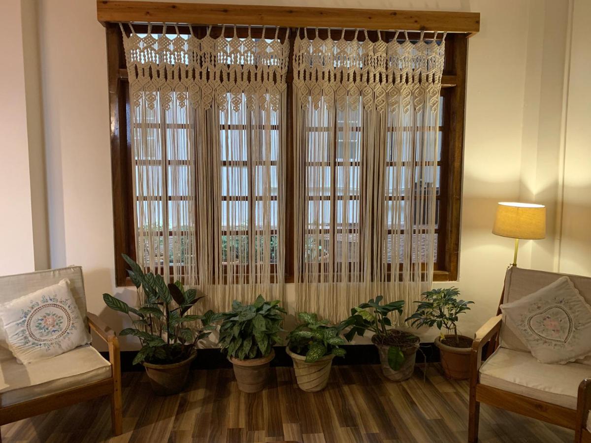 April Springs Home Stay - Housity