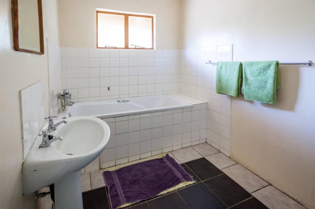 Suitetrails - African Sunsets (Bophirimo Self-Catering Guest House)