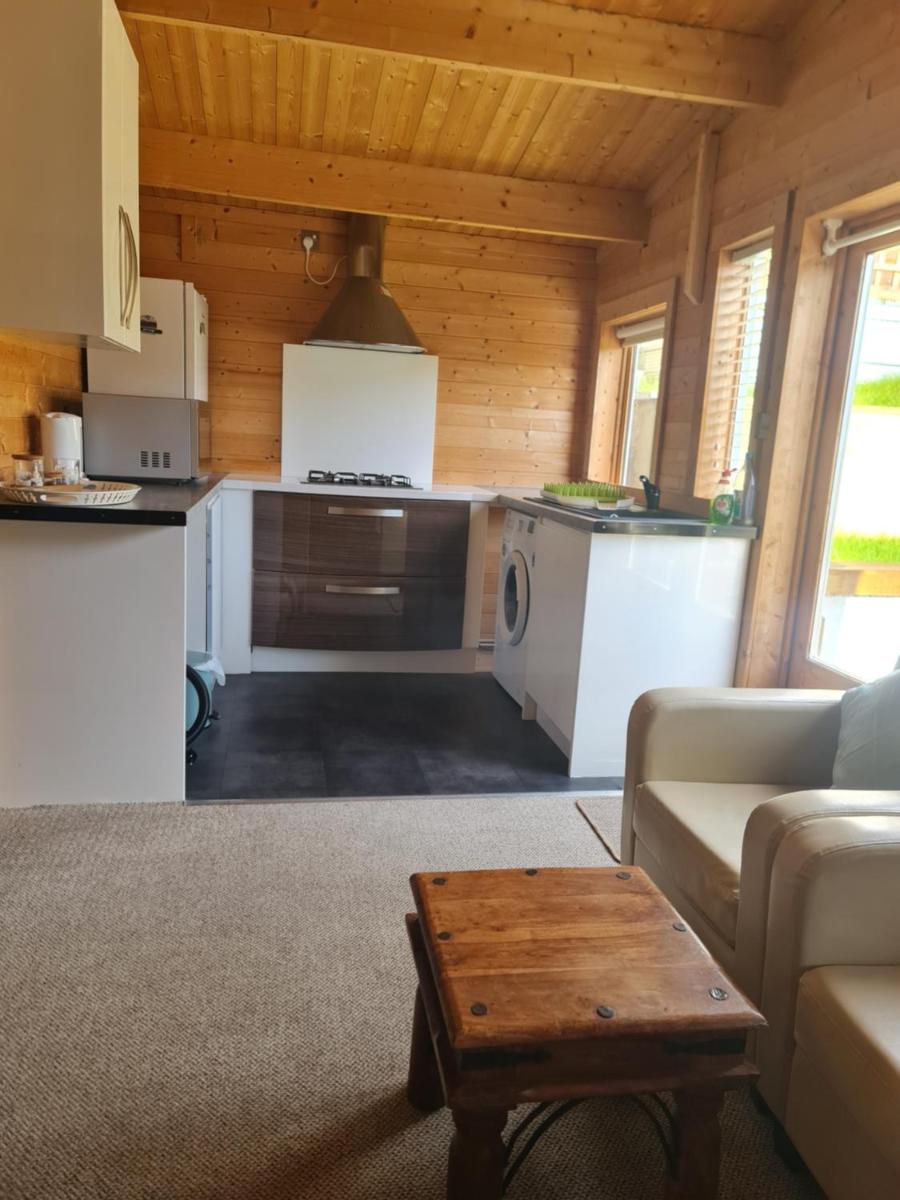 Secret Hythe, Sea views Town location 2km Eurotunnel - Housity