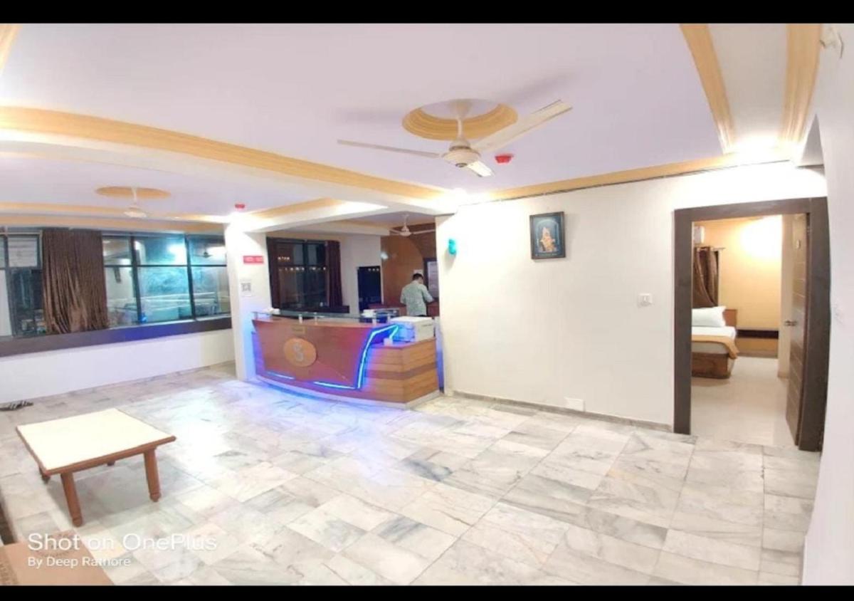 HOTEL SAROVAR INN - Ahmedabad - Housity