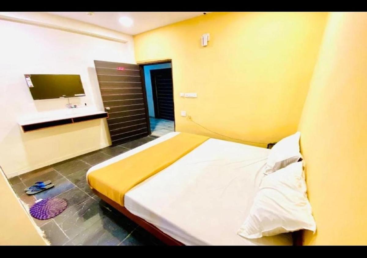 HOTEL SAROVAR INN - Ahmedabad - Housity
