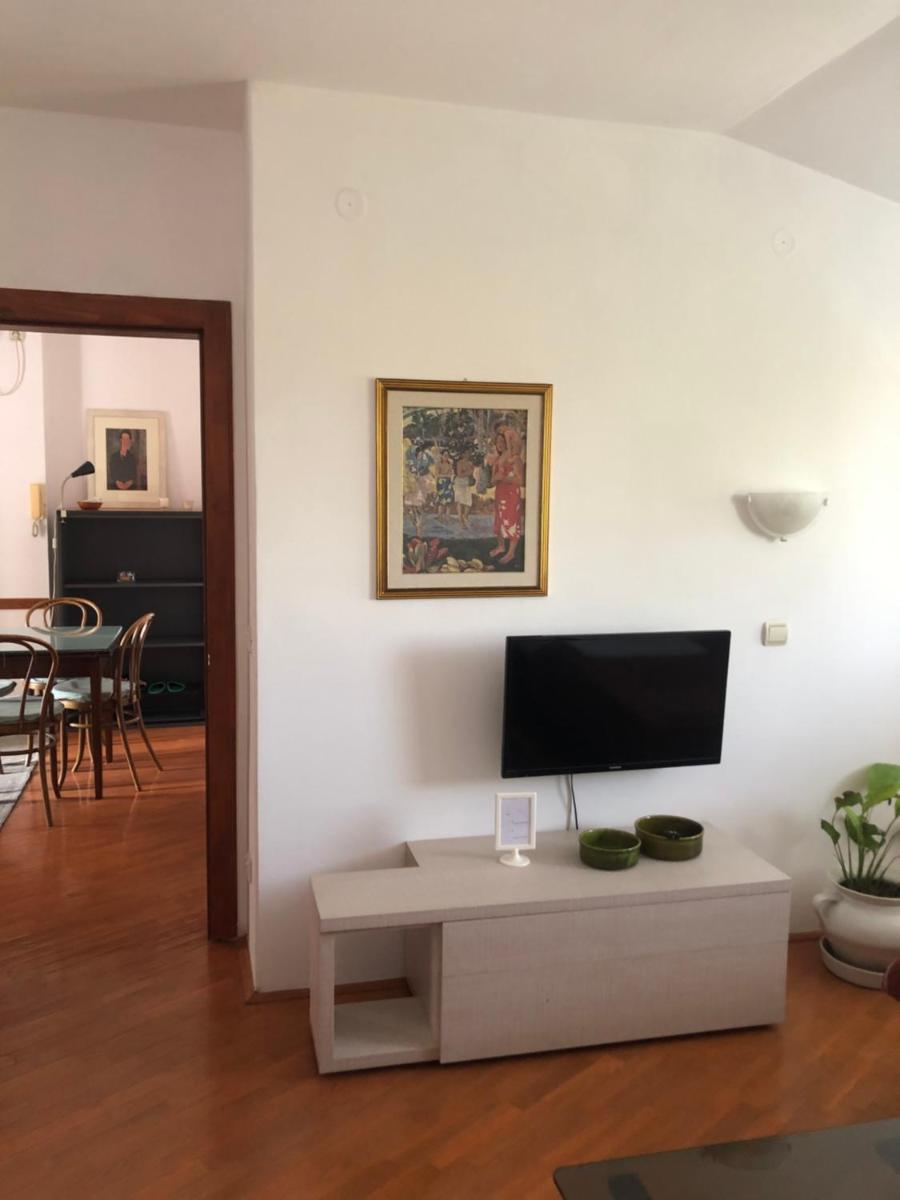 Stan u samom centru Obrenovca, na Trgu 2 - Housity