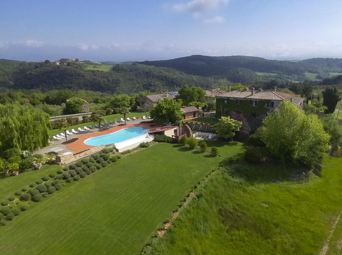 Quaint house in Murlo with shared pool - Housity
