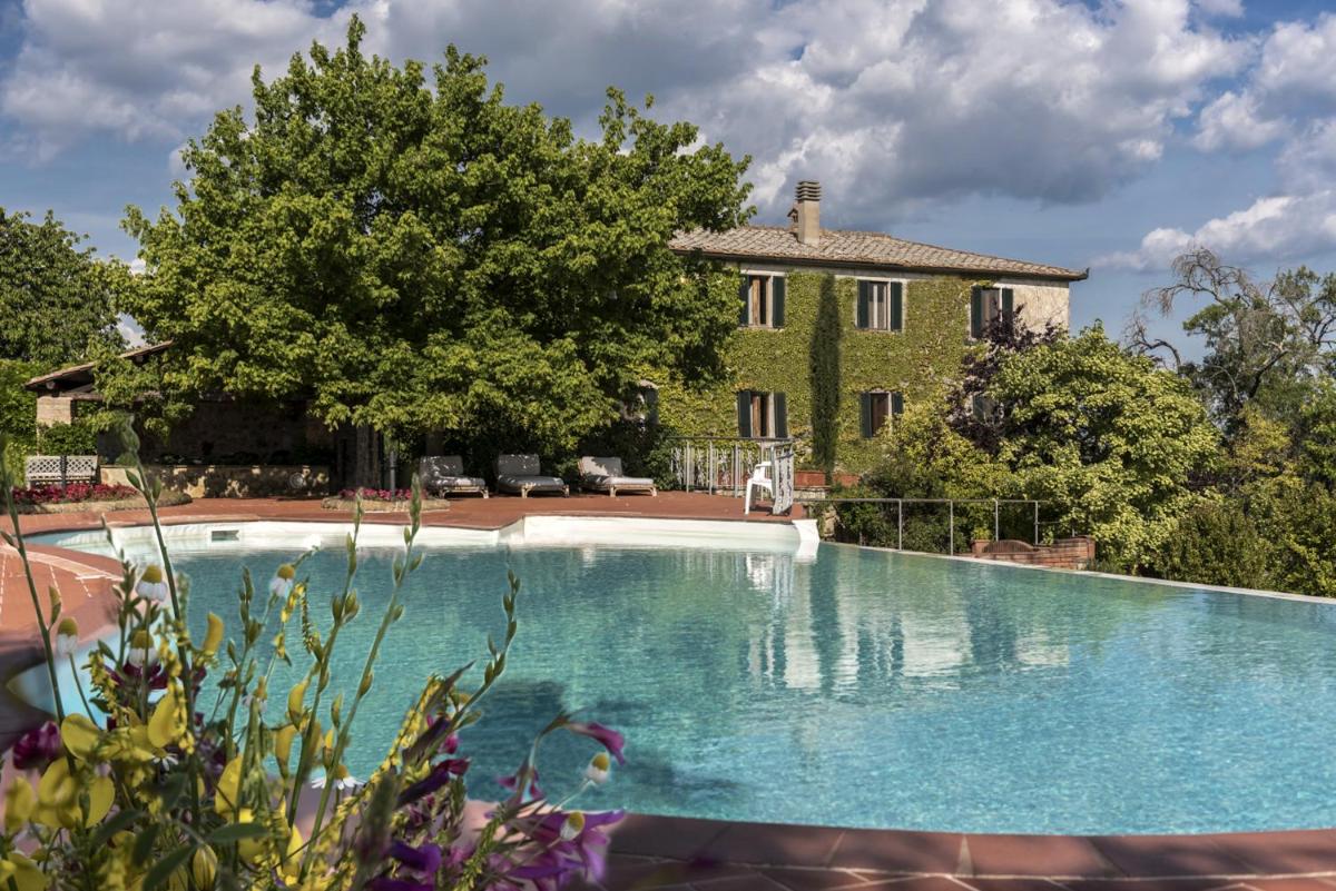 Quaint house in Murlo with shared pool - Housity