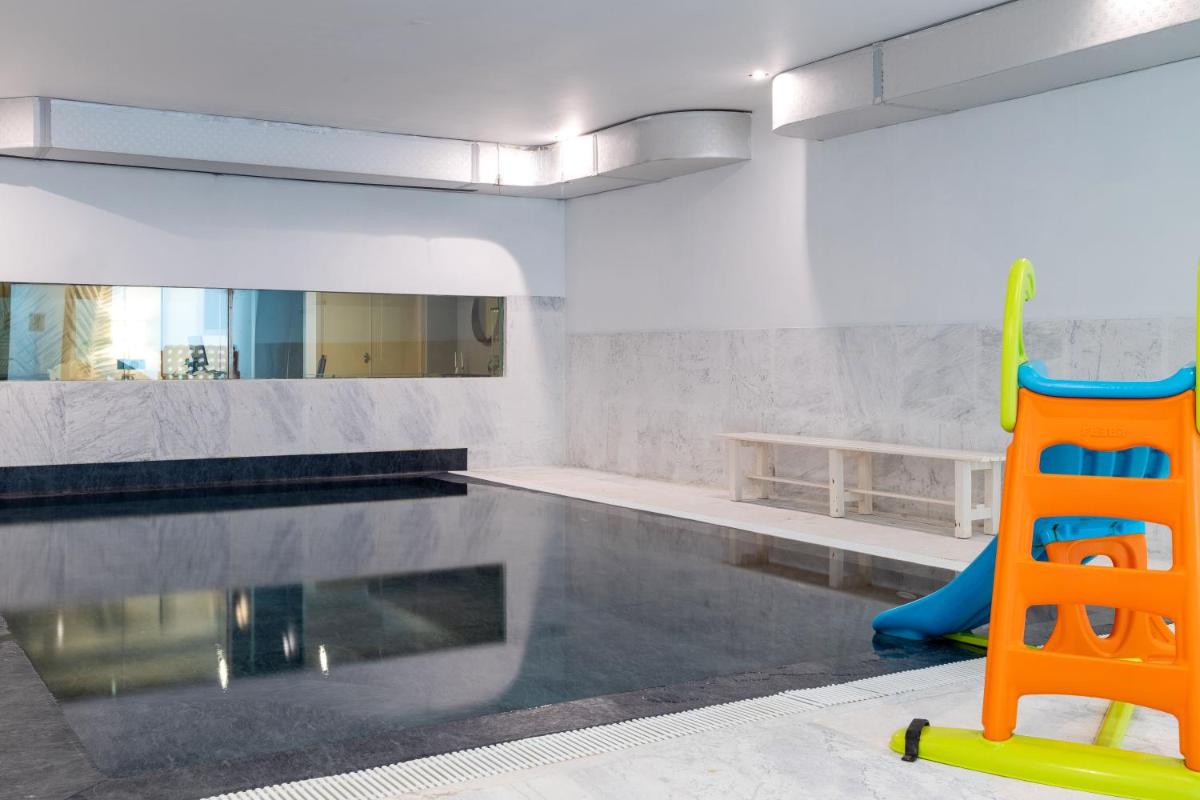 A piscina em ou perto de Hotel Porta do Sol Conference & SPA