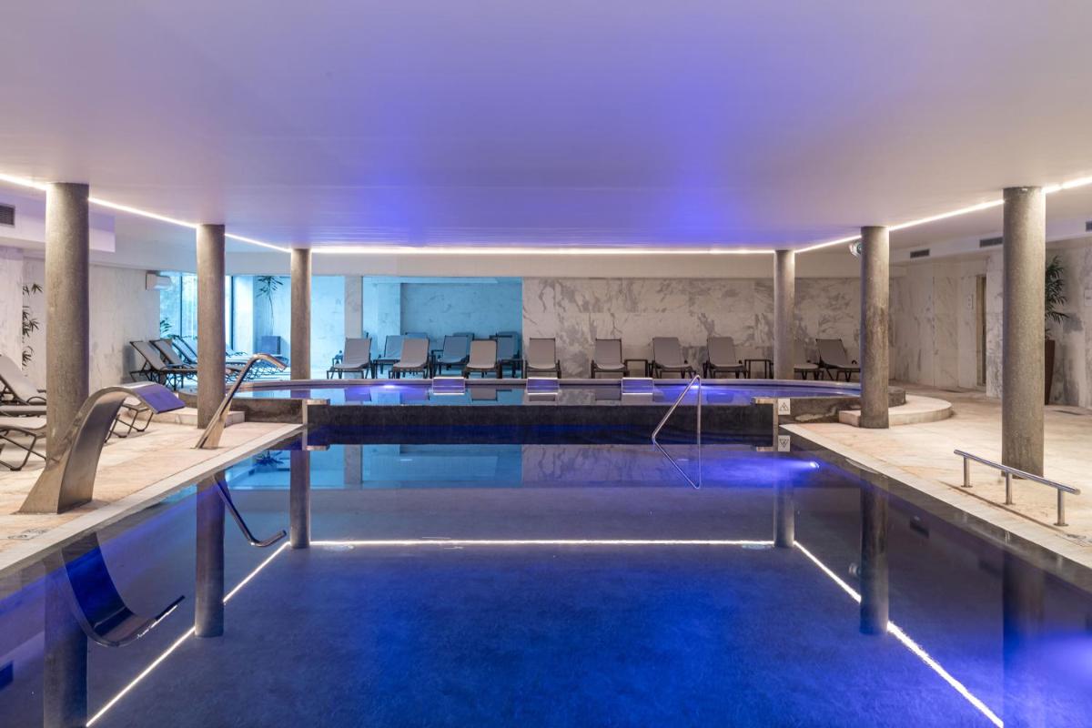 A piscina em ou perto de Hotel Porta do Sol Conference & SPA