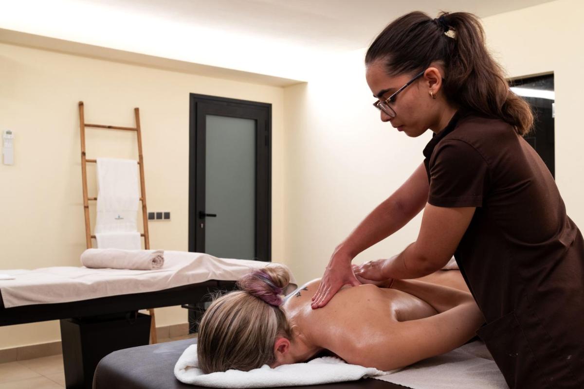 O spa e/ou outras comodidades de bem-estar em Hotel Porta do Sol Conference & SPA