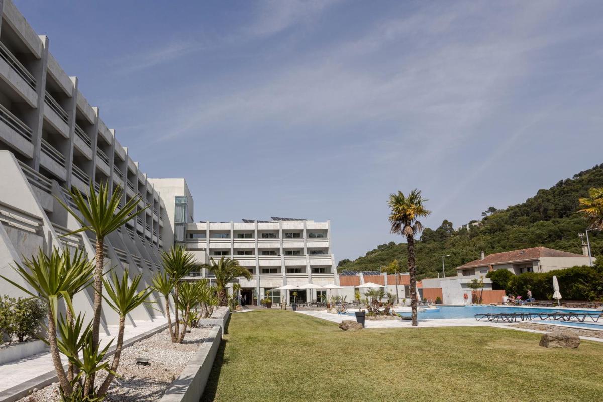 A piscina em ou perto de Hotel Porta do Sol Conference & SPA