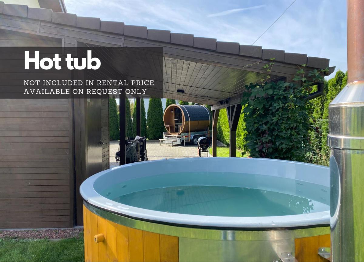 4 Bedroom family house with access to a hot tub - Housity