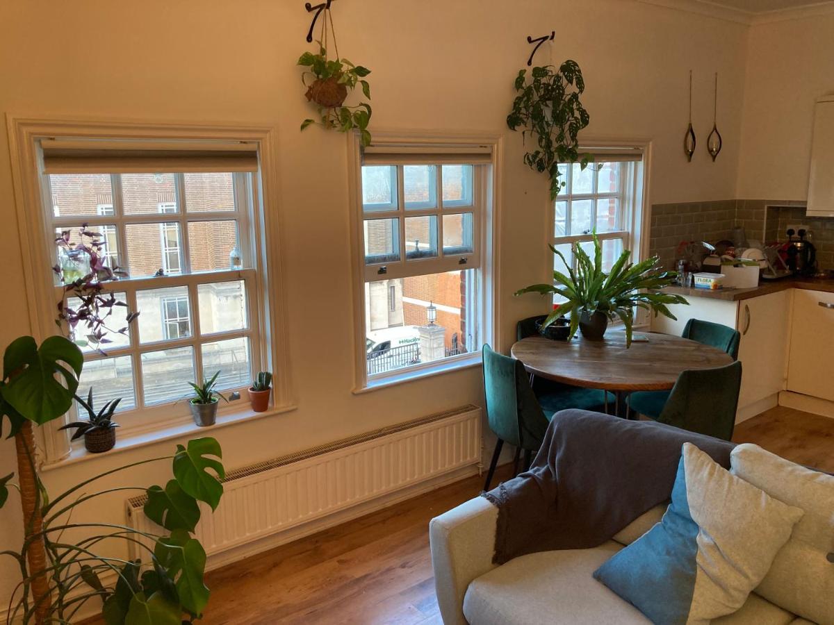 Cozy & Peaceful 2-Bedroom Apartment on Vibrant Church Street - Housity