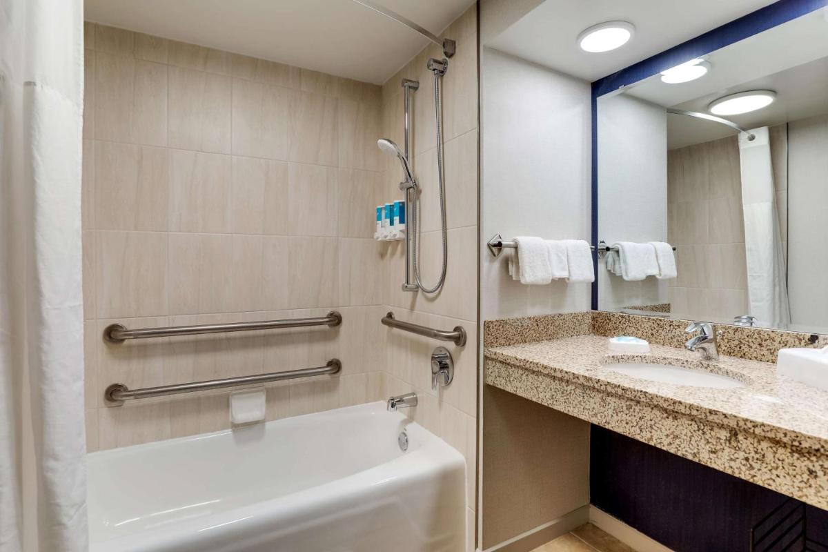 Drury Inn & Suites St. Louis St. Peters - Housity